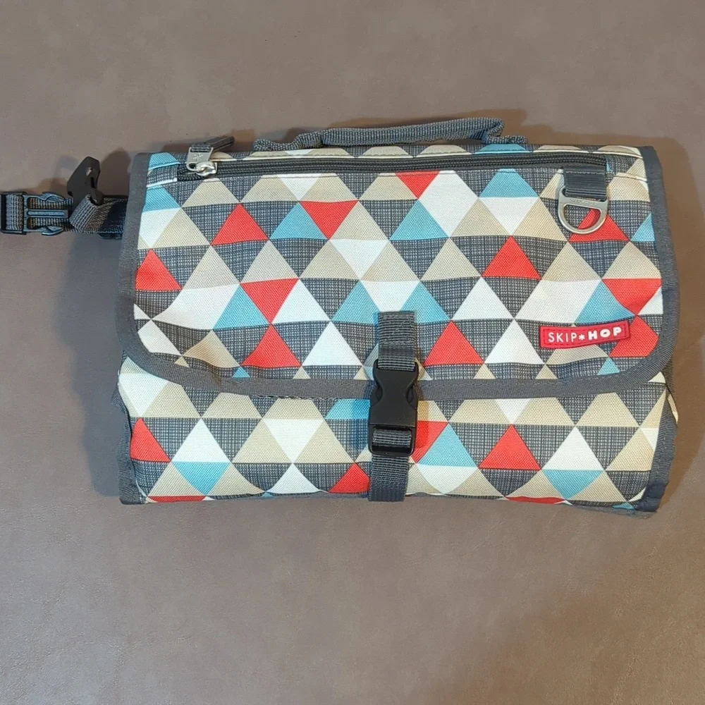 Skip Hop Pronto Baby Changing Station Portable Wristlet Triangle pattern
